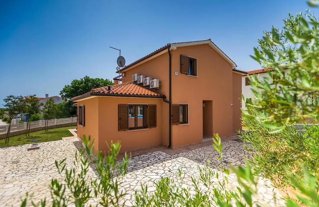 Villa Gloria, Villa With Heated Pool-1