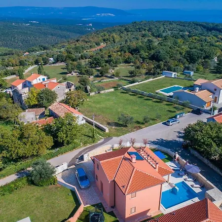 Villa Gloria, Villa With Heated Pool-3