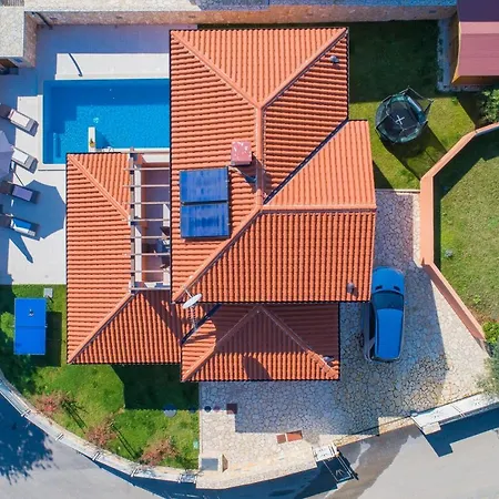 Villa Gloria, Villa With Heated Pool-2